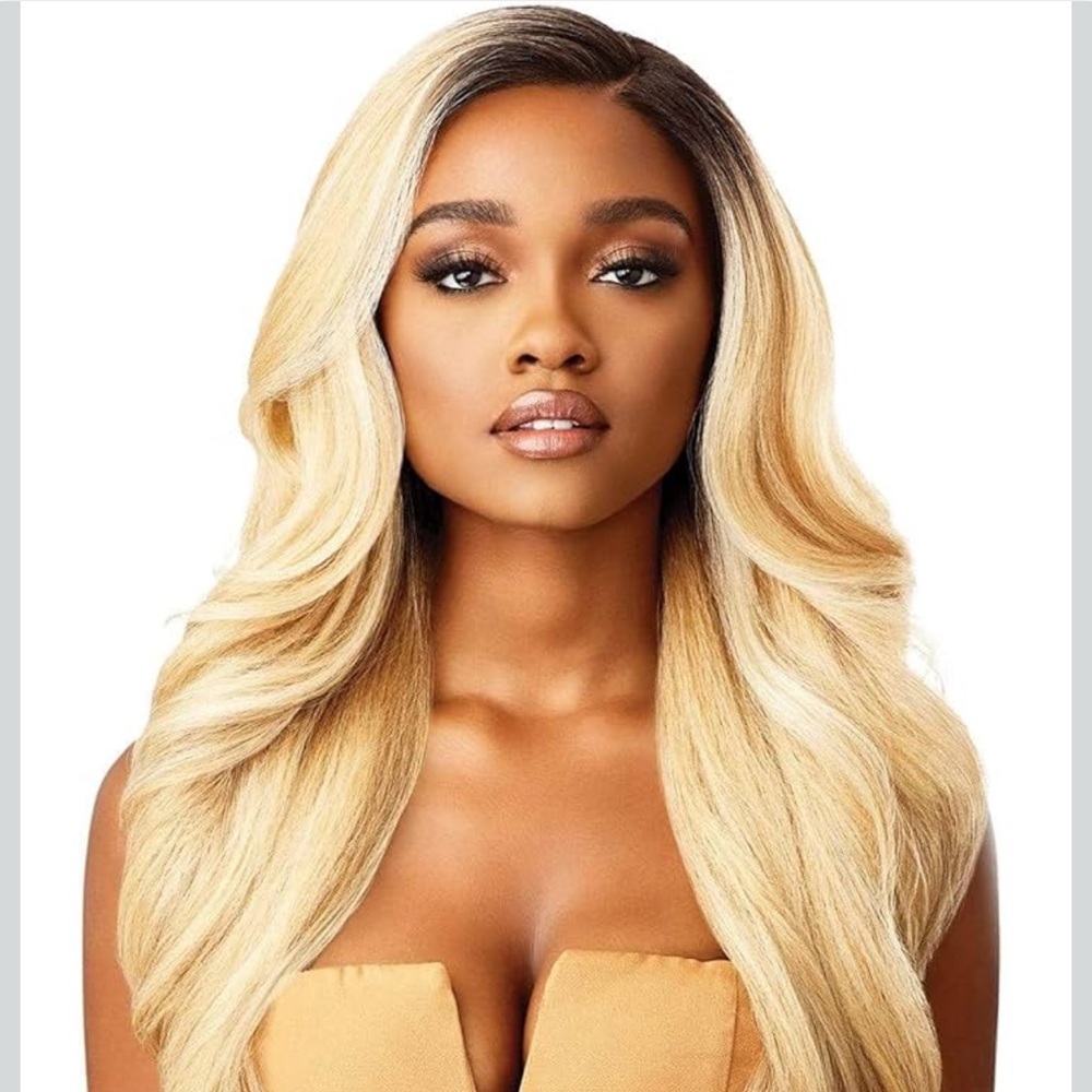 Outre Melted Hairline Lace Front Wig - Picture 5 of 7